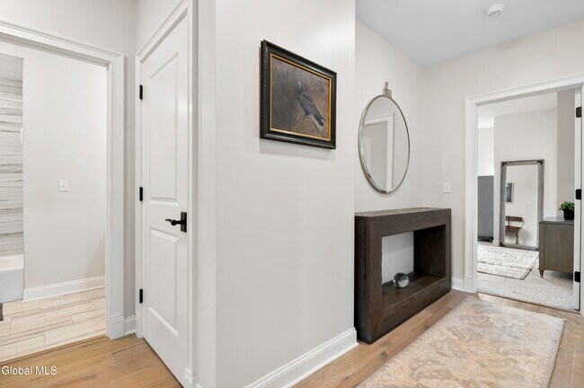 Building Photo - 37 White St