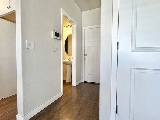 Building Photo - West Jordan 3-Bedroom Home - Clean, Cozy & Convenient