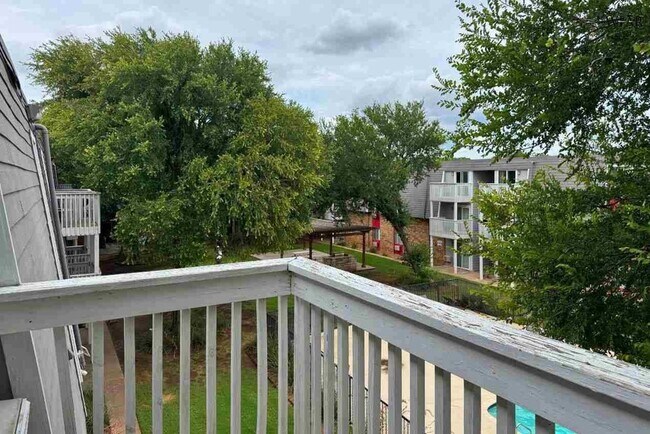 Building Photo - 2612 Southwest Pkwy