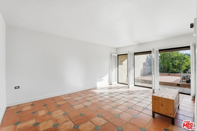 Building Photo - 23926 De Ville Way