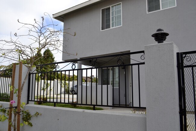 Building Photo - MOVE IN READY 2/2 with 2 Assigned Parking! In Unit Washer & Dryer! Gated Community! Centrally Loc...