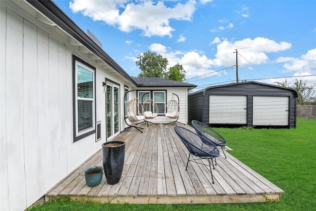 Building Photo - 2550 Roy Cir