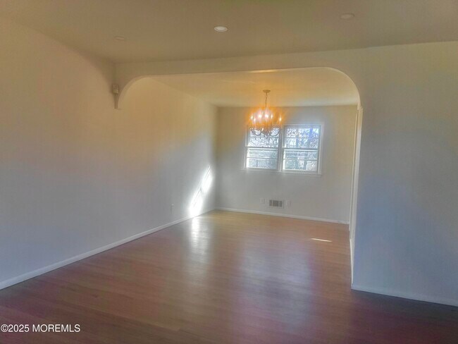 Building Photo - 117 Greymoor Rd