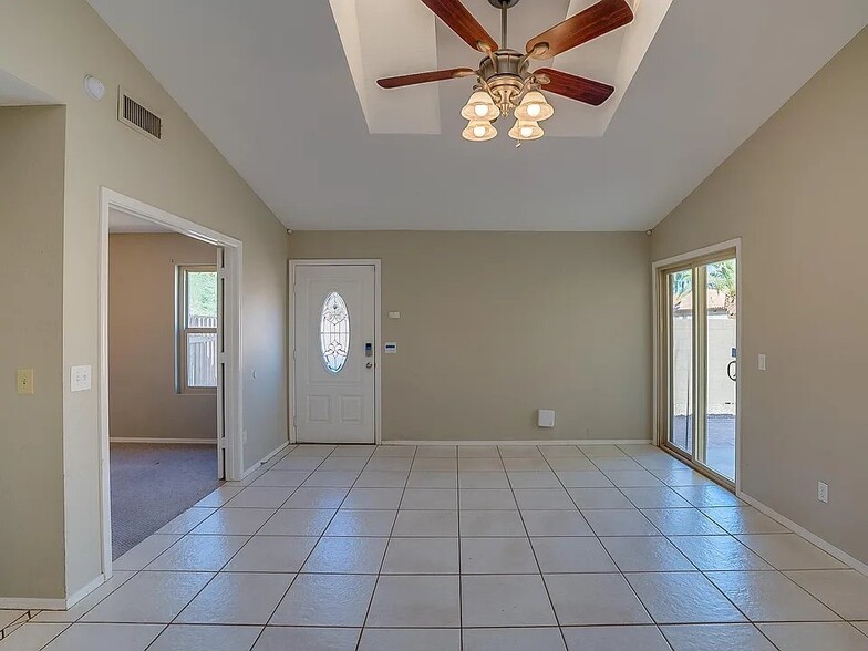 Building Photo - 4512 E Grove Ave