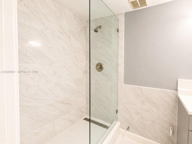 Building Photo - 7601 E Treasure Dr