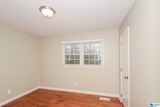 Building Photo - 113 16th Ct Cir NE