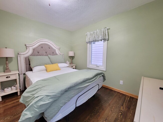 Building Photo - 730 11th Ave SE