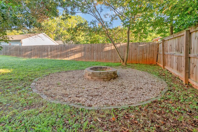 Building Photo - LIVE CLOSE TO THE ACTION — Modern 3-Bedroom Rental in Charlotte’s Reid Park!