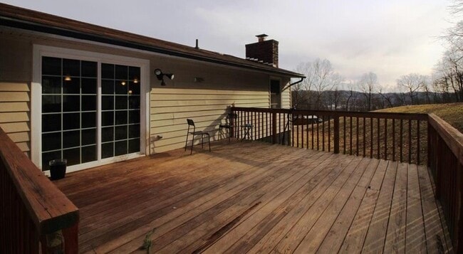 Building Photo - 205 Libby Ln