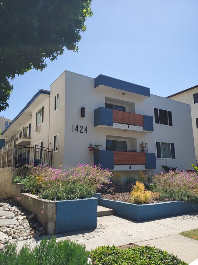 1424 Greenfield Ave 1424 Greenfield Ave Los Angeles CA 90025