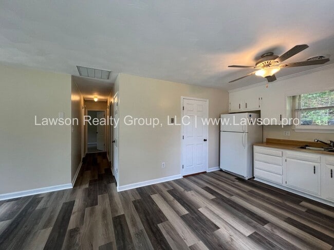 Building Photo - Cozy and Clean on a Cul De Sac-Move In Ready!
