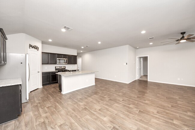 Building Photo - 40522 Winter Grass Bnd