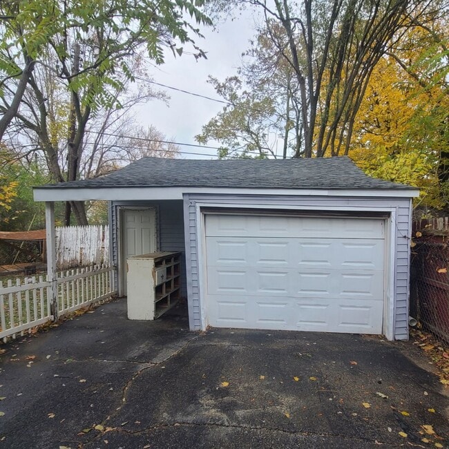 Building Photo - 4411 Red Arrow Rd