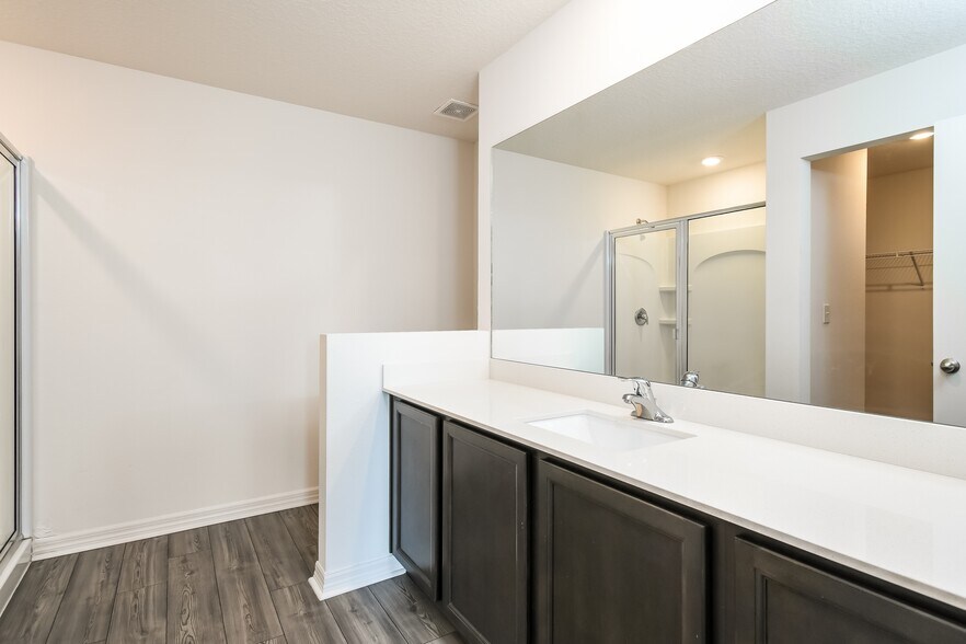 Building Photo - 457 Kensington View Dr