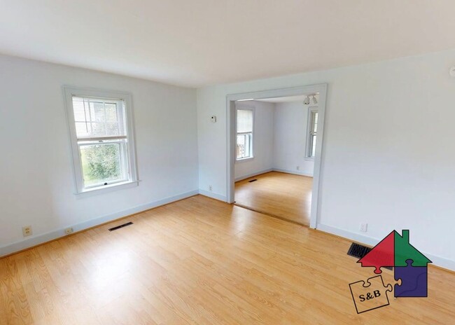 Building Photo - 858 S Barre Rd
