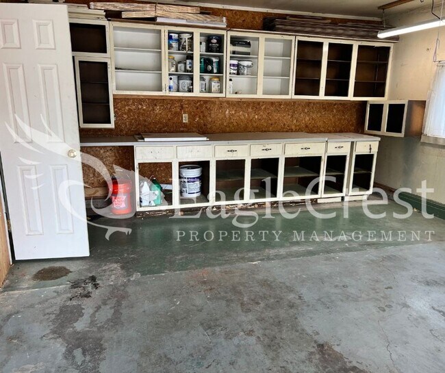 Building Photo - Two Bedroom, One Bathroom House with Fence...