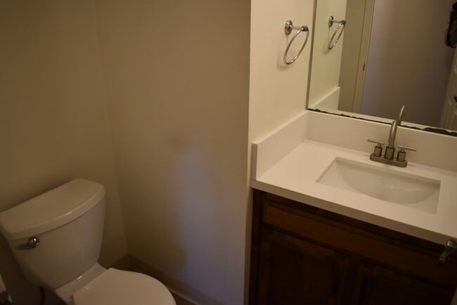 Building Photo - 4727 E Alamos Ave