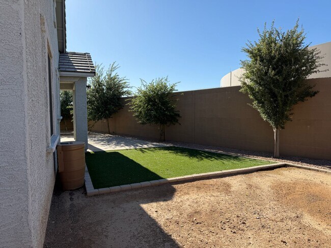 Building Photo - Three Bedroom Two Bath Home with A Den