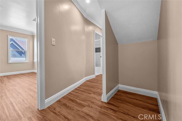 Building Photo - 423 S Poinsettia Ave