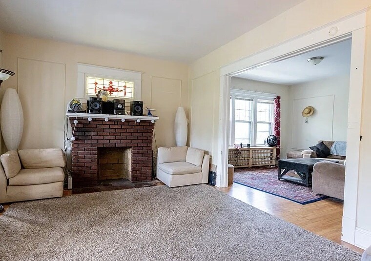 Building Photo - 576 Providence St