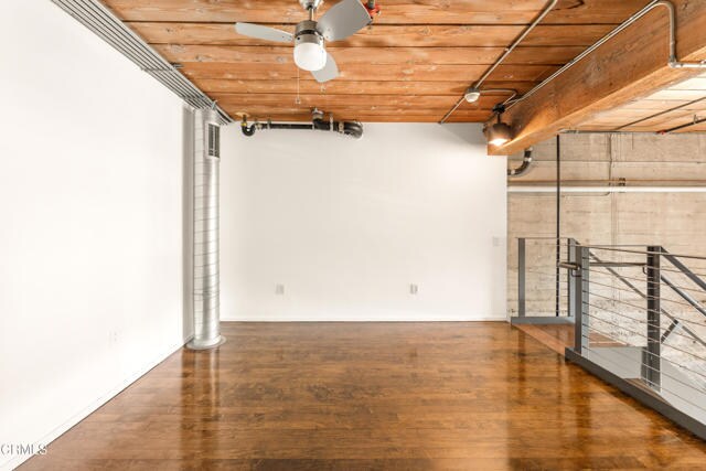 Building Photo - 530 S Hewitt St