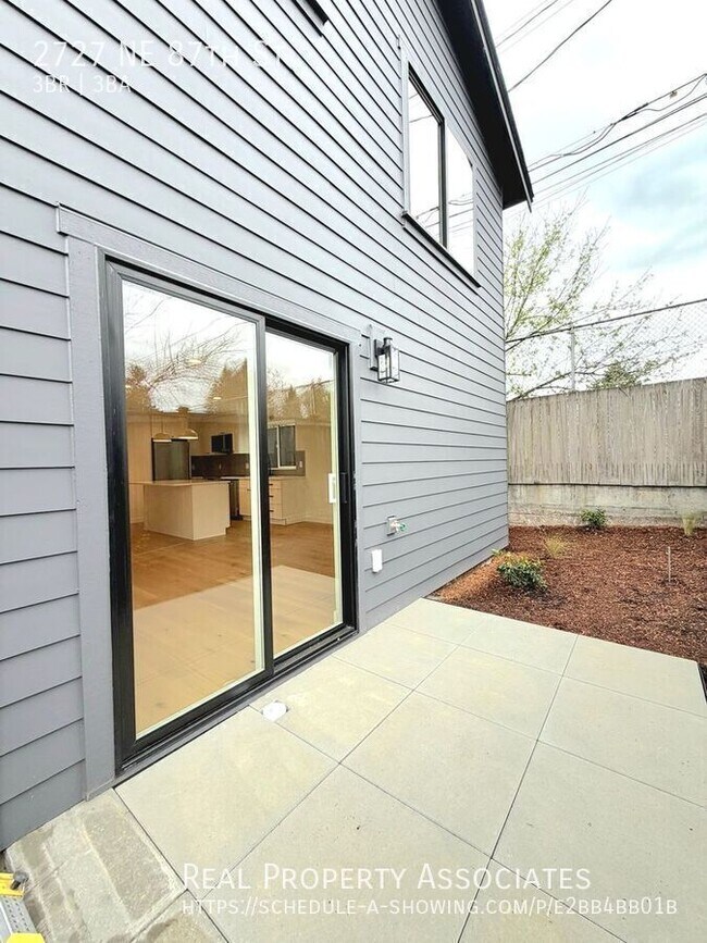 Building Photo - 2727 NE 87th St