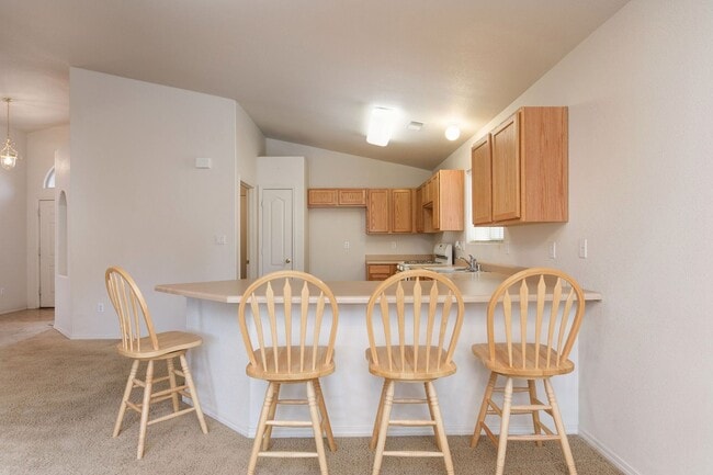Building Photo - Nice Large Home in Sonoma Ranch—-Will go f...