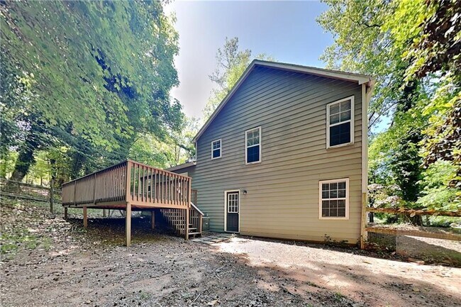 Building Photo - 628 Bluff Dr