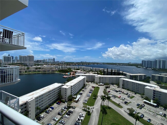 Building Photo - 18031 Biscayne Blvd