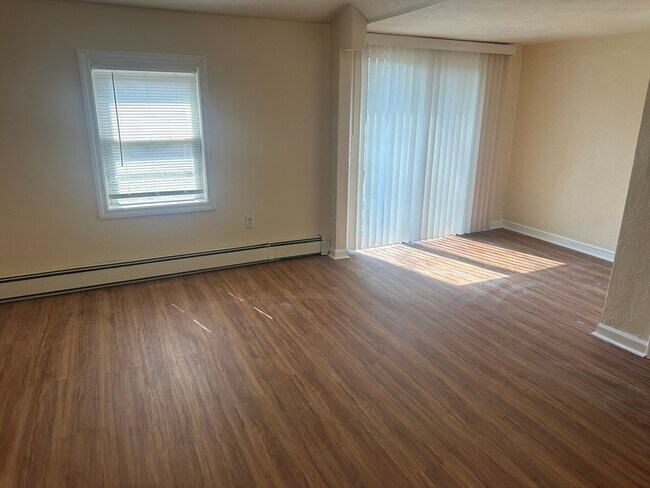 Building Photo - 56 Howe Ave