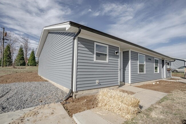 Building Photo - 1312 Farmingdale Dr