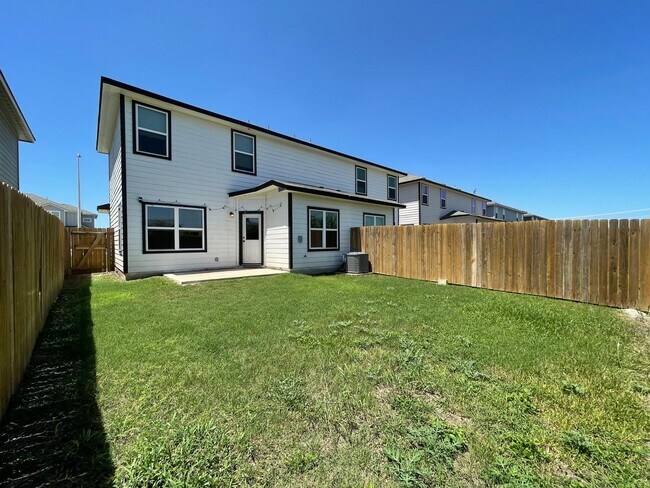 Building Photo - Town home for rent