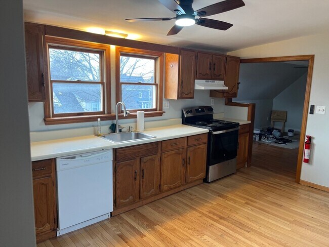 Building Photo - 24 Pleasant St