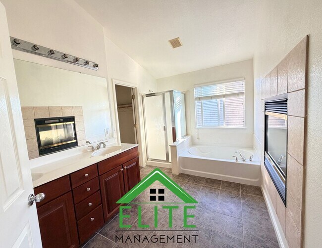 Building Photo - Beautiful and Spacious 4-Bedroom Home in P...