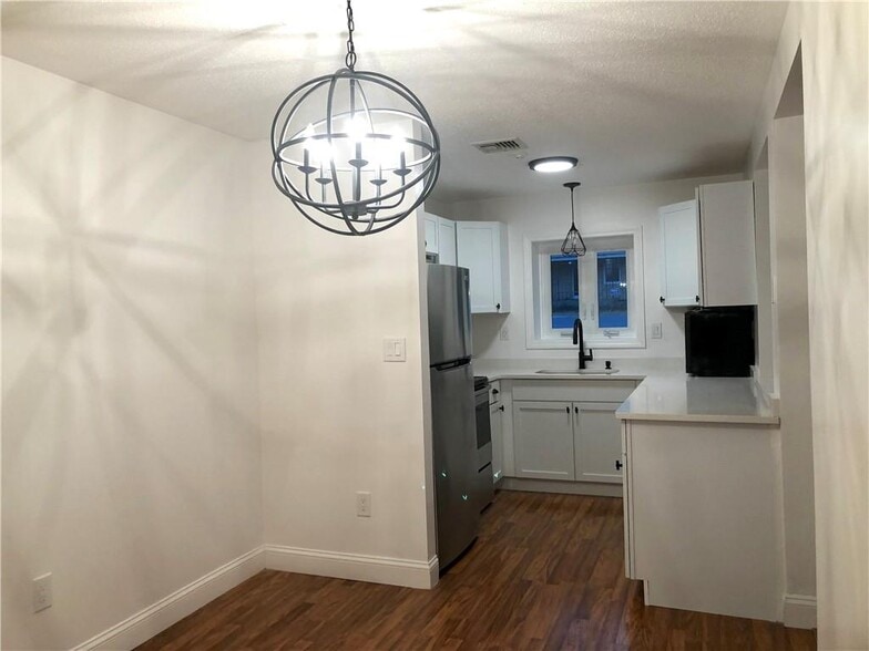 Building Photo - 728 Beverage Hill Ave