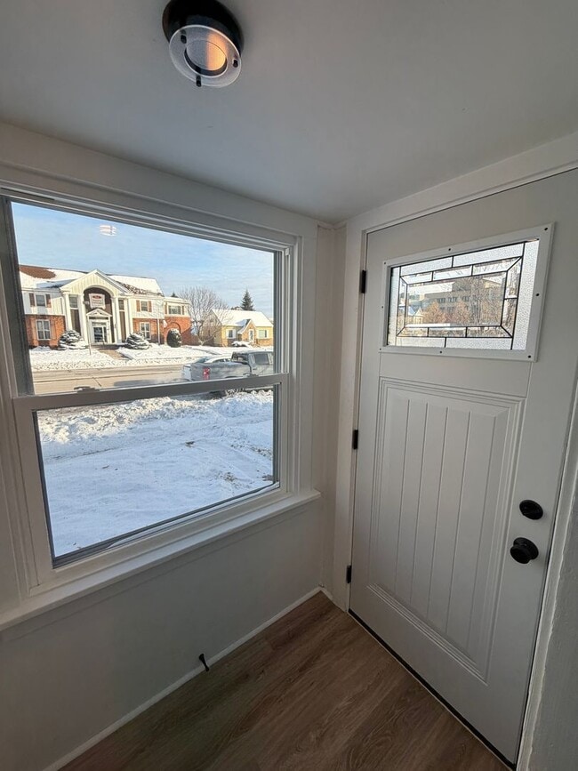 Building Photo - Remodeled 2 Bedroom - AVAILABLE 08/07/2026