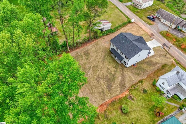 Building Photo - 610 N Shamrock Ave