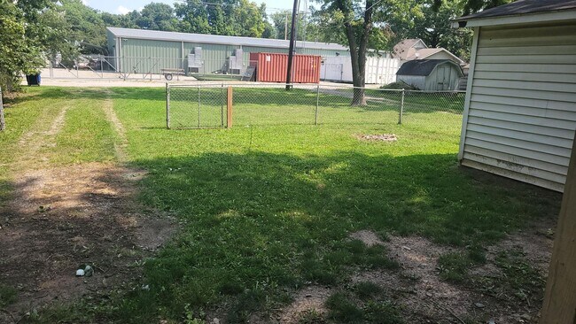 Building Photo - PRE-LEASING!! Two Bedroom/ One Bathroom House