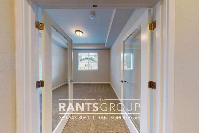 Building Photo - 3 Car Garage! Private Beach Access! Fantastic Location! I5 & shopping only 5 minutes away!