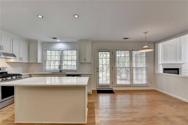 Building Photo - 6535 Ganton Dr