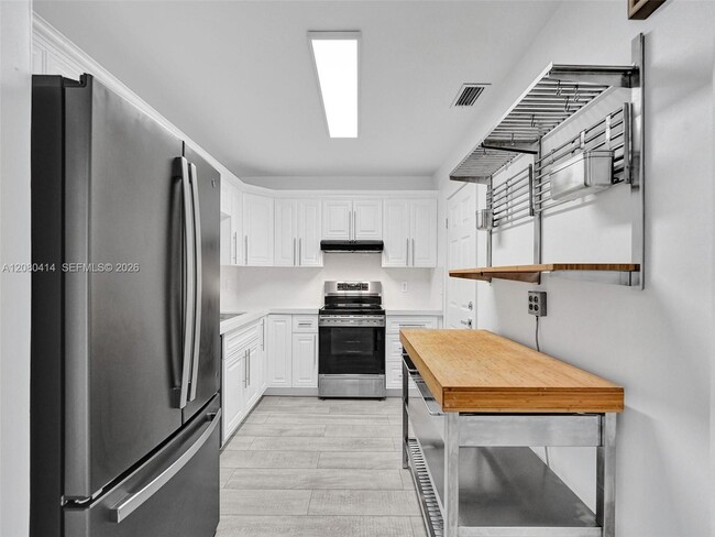 Building Photo - 2446 Fillmore St