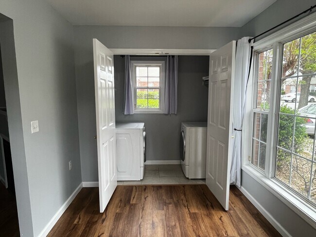 Building Photo - 2520 Friedland Pl