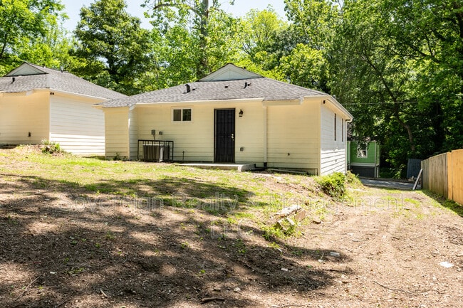 Building Photo - 450 Paines Ave NW