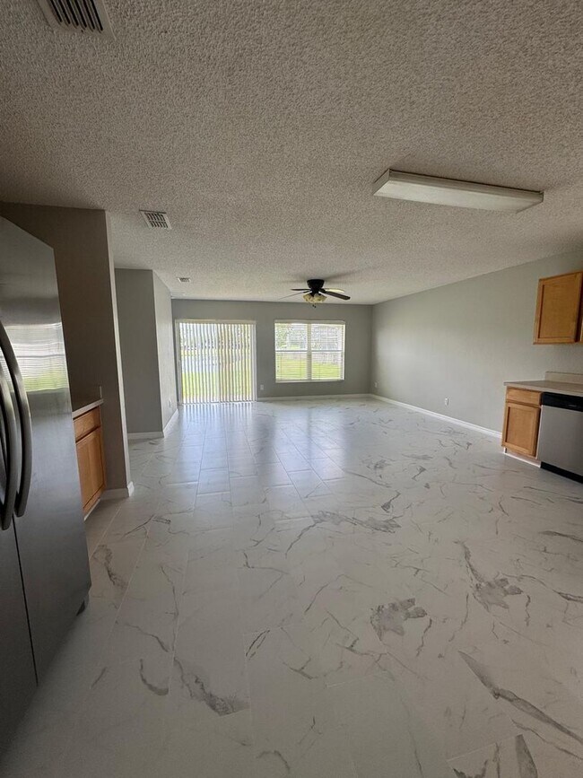 Building Photo - Spacious 4 bedroom house in Waterford Chase