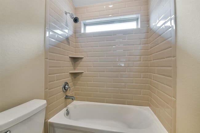 Building Photo - 1439 Northwood Blf Ln