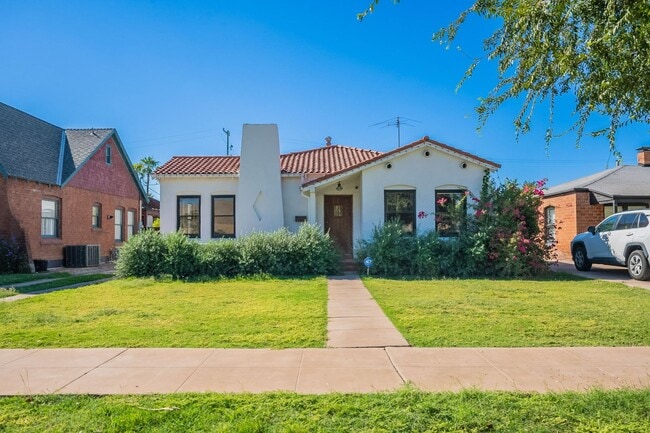 Building Photo - Rare 2 Bed 2 Bath Remolded Home in FQ Hist...