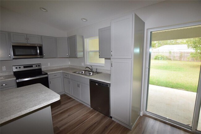 Building Photo - 21 Olive Cir