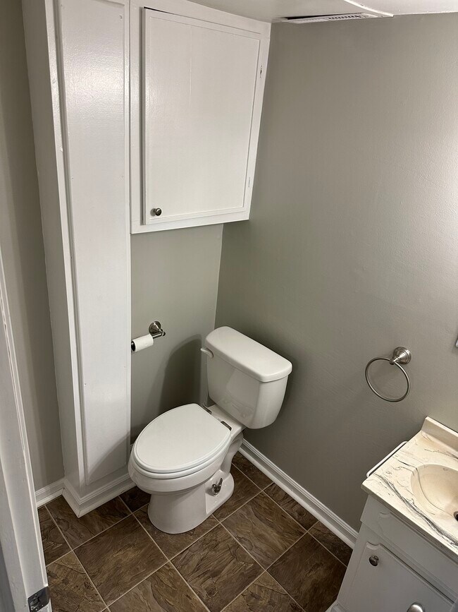 Building Photo - 203 20th Ave N