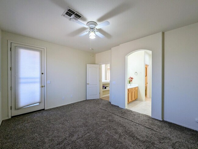 Building Photo - 5770 W Golden Ln