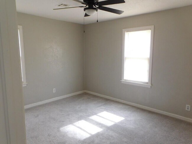 Building Photo - 1509 NW Williams Ave